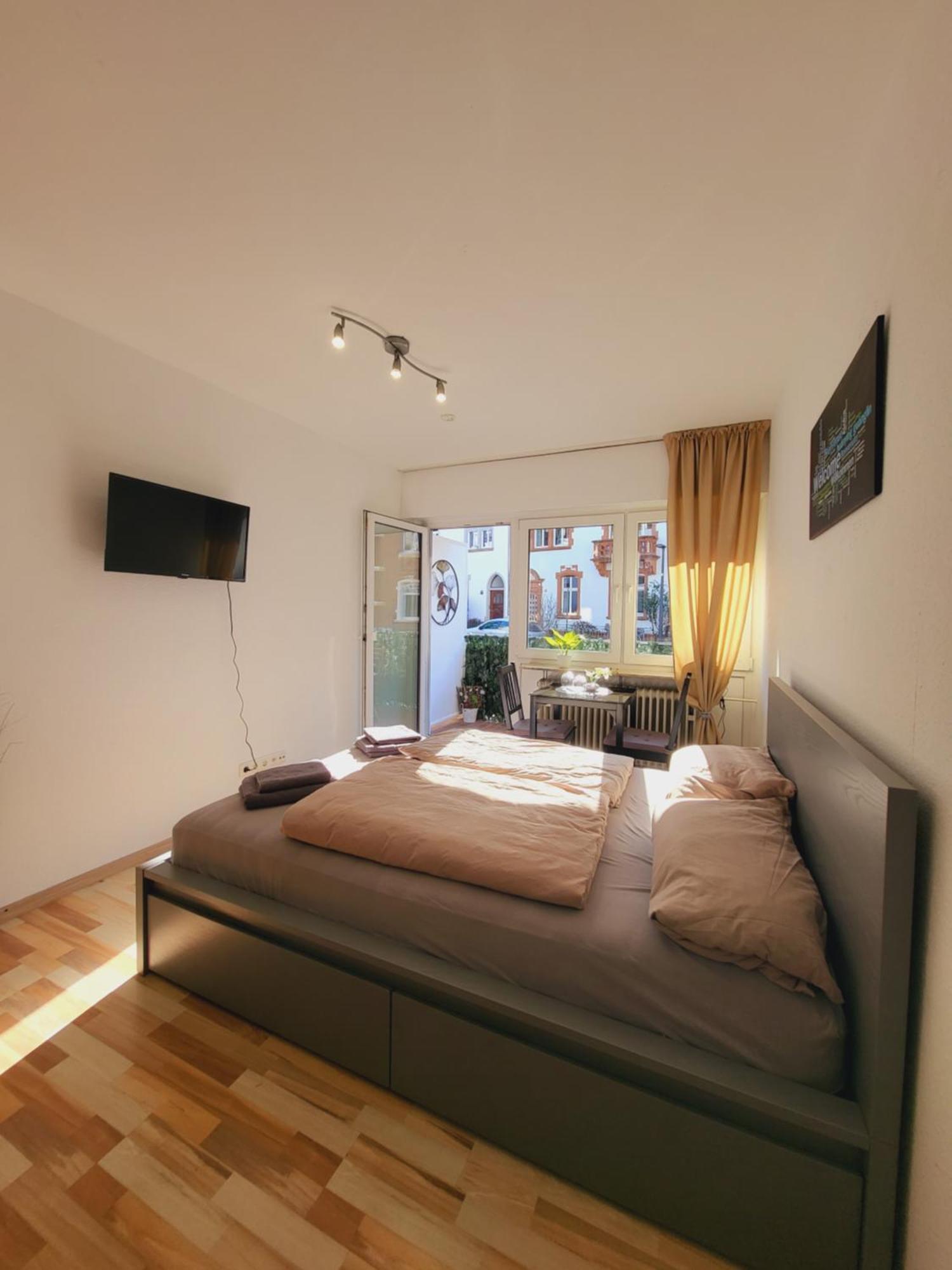 Zentrales Apartment Mit Balkon Und Parkplatz 特里尔 外观 照片