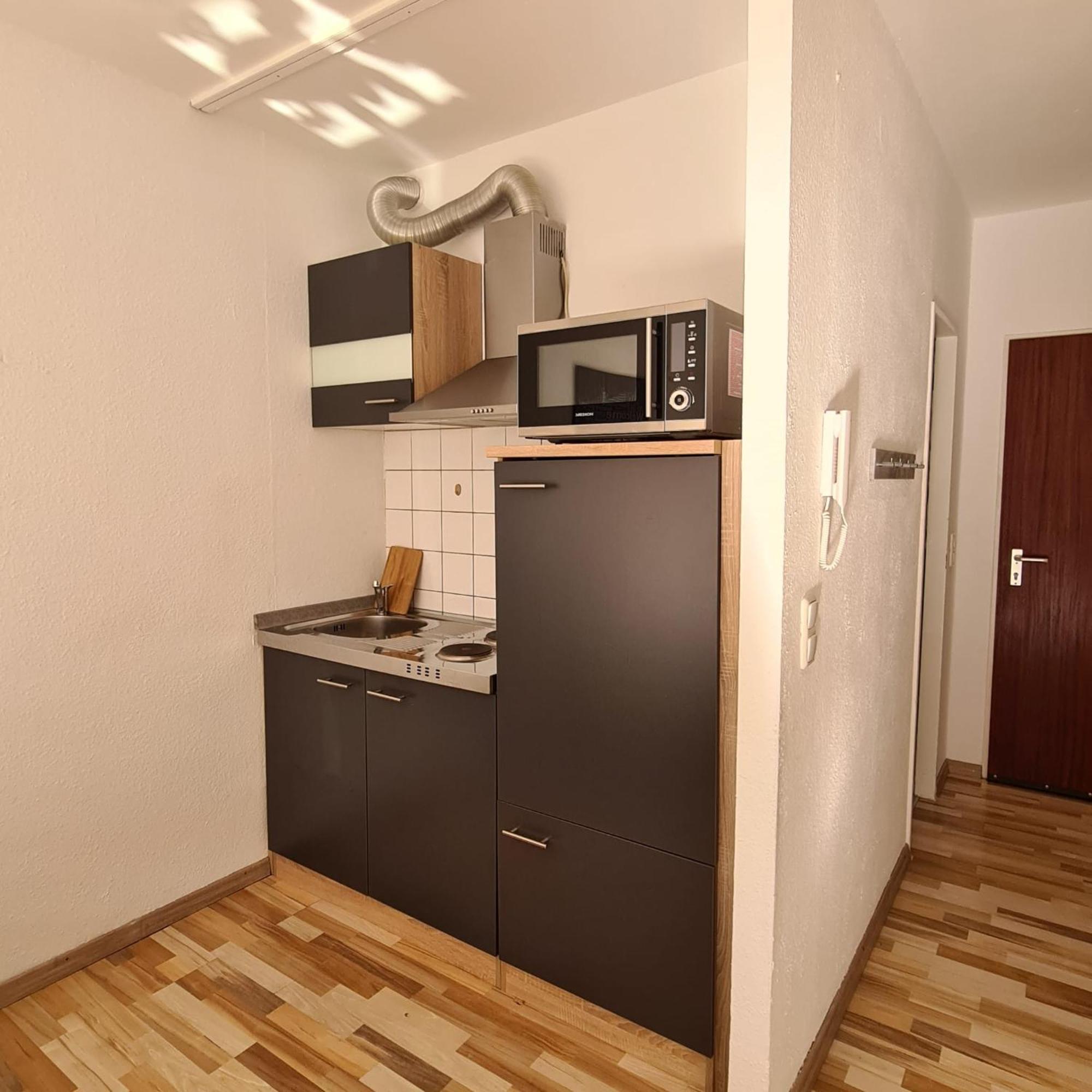 Zentrales Apartment Mit Balkon Und Parkplatz 特里尔 外观 照片